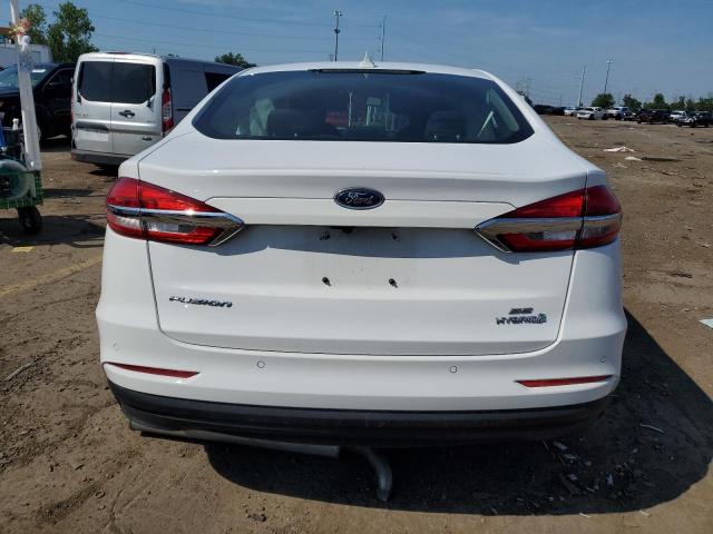 3FA6P0LU7KR130113 - 2019 FORD FUSION SE WHITE photo 6