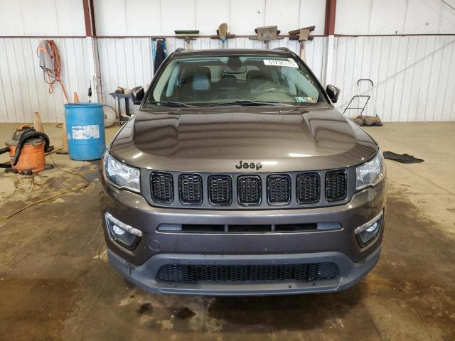 3C4NJDBB0KT748732 - 2019 JEEP COMPASS LATITUDE فحمي صورة 5