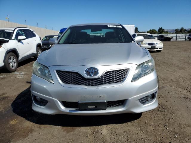 4T1BF3EK9AU035855 - 2010 TOYOTA CAMRY BASE SILVER photo 5