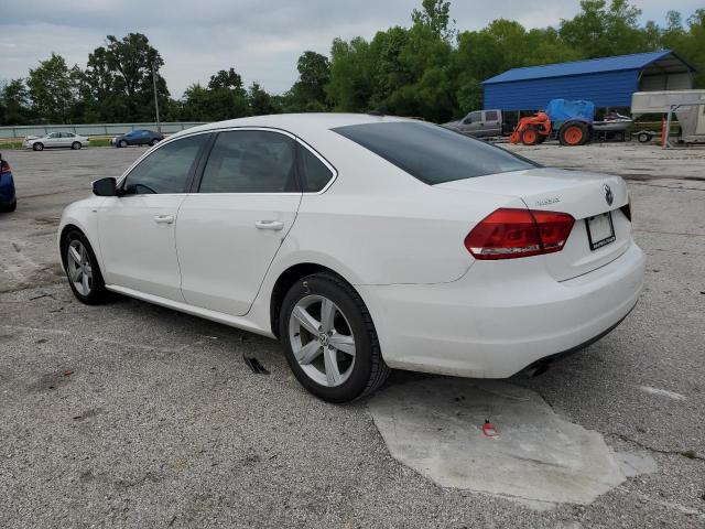 1VWAS7A31EC026092 - 2014 VOLKSWAGEN PASSAT S WHITE photo 2