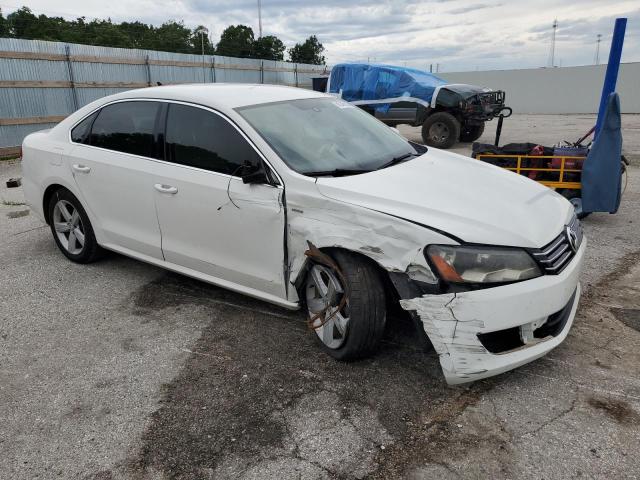 1VWAS7A31EC026092 - 2014 VOLKSWAGEN PASSAT S WHITE photo 4