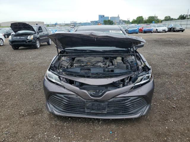4T1B11HK7JU025923 - 2018 TOYOTA CAMRY L 灰色 照片 5