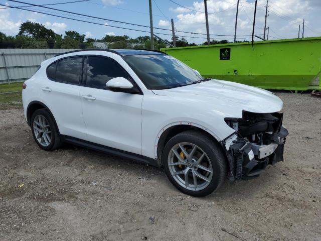 ZASPAKBN7K7C29504 - 2019 ALFA ROMEO STELVIO TI WHITE photo 4