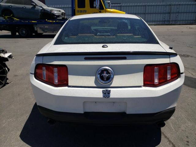 1ZVBP8AN4A5107809 - 2010 FORD MUSTANG WHITE photo 6