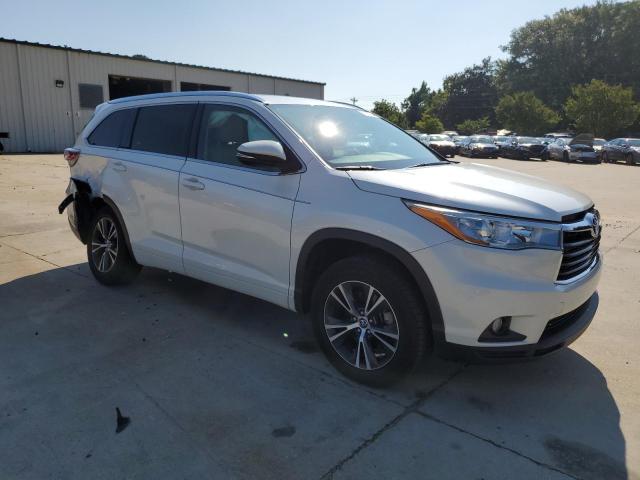 5TDKKRFH5GS185609 - 2016 TOYOTA HIGHLANDER XLE WHITE photo 4