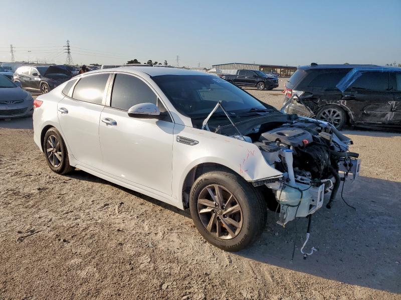 5XXGT4L38KG337276 - 2019 KIA OPTIMA LX WHITE photo 4