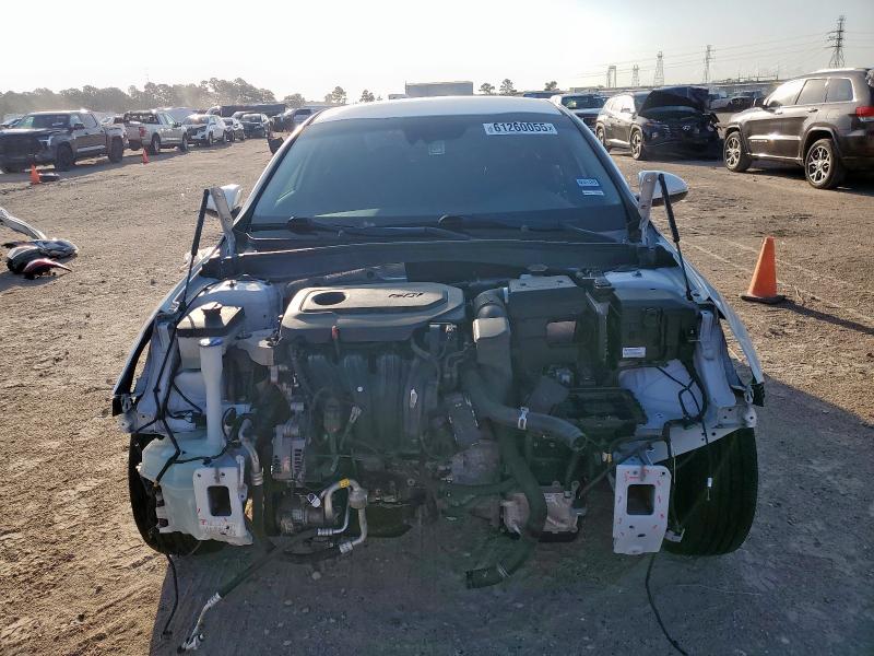 5XXGT4L38KG337276 - 2019 KIA OPTIMA LX WHITE photo 5