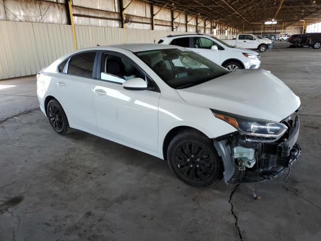 3KPF24AD9KE011036 - 2019 KIA FORTE FE WHITE photo 4