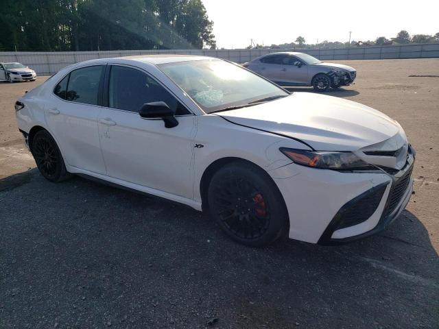 4T1G11AK7PU828322 - 2023 TOYOTA CAMRY SE NIGHT SHADE WHITE photo 4