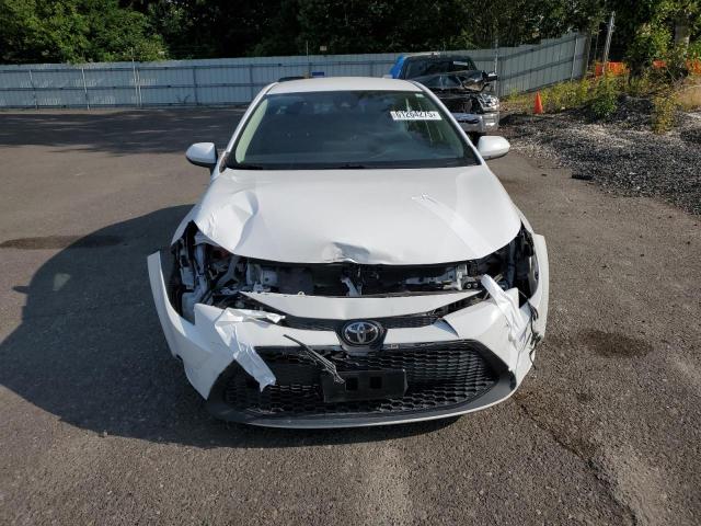 5YFEPMAE9MP197300 - 2021 TOYOTA COROLLA LE WHITE photo 5