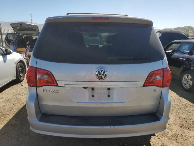 2C4RVABG4CR217568 - 2012 VOLKSWAGEN ROUTAN SE SILVER photo 6