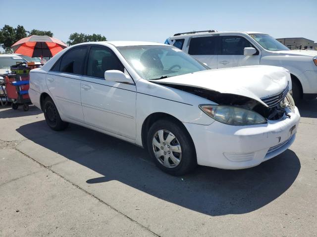 4T1BE32K45U028695 - 2005 TOYOTA CAMRY LE WHITE photo 4