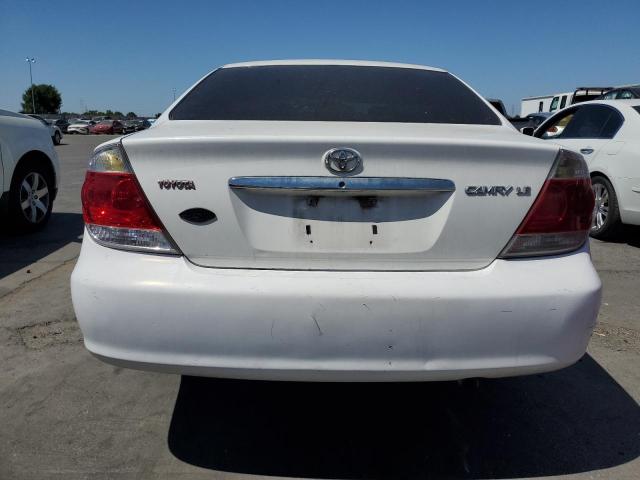 4T1BE32K45U028695 - 2005 TOYOTA CAMRY LE WHITE photo 6