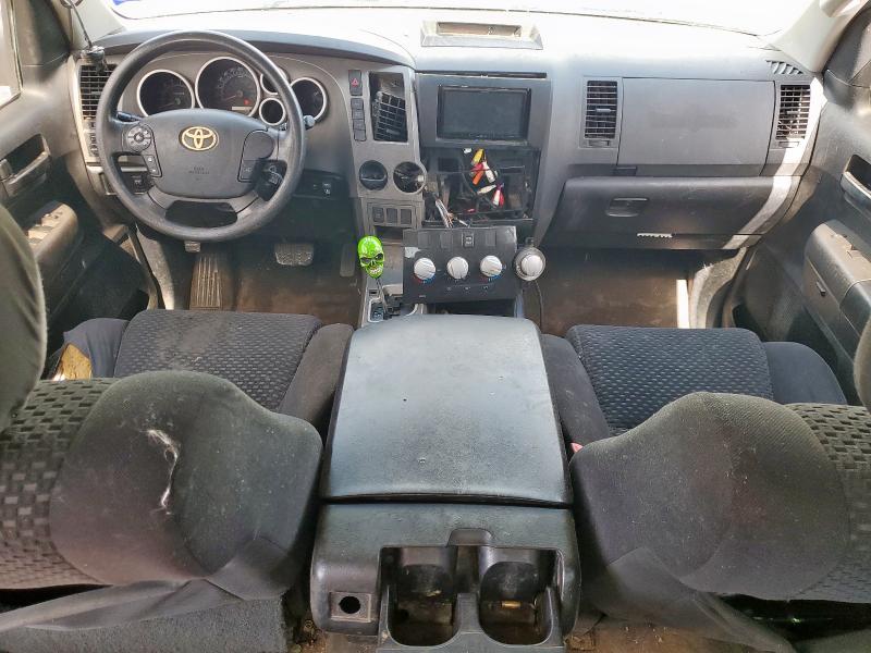 5TFRM5F16AX002286 - 2010 TOYOTA TUNDRA DOUBLE CAB SR5 SILVER photo 8