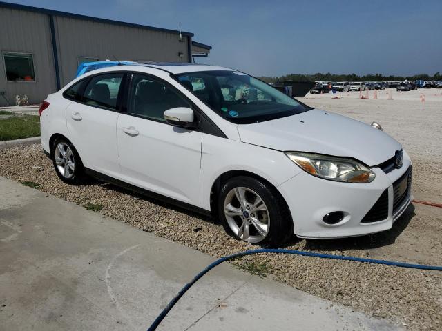 1FADP3F20EL233797 - 2014 FORD FOCUS SE WHITE photo 4