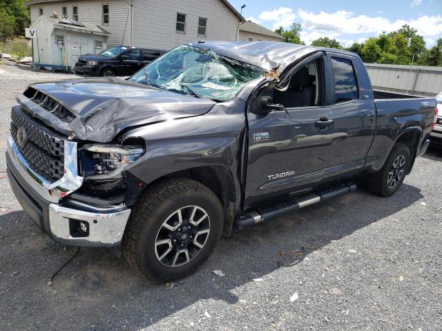 5TFUY5F1XJX697502 - 2018 TOYOTA TUNDRA DOUBLE CAB SR/SR5 GRAY photo 1
