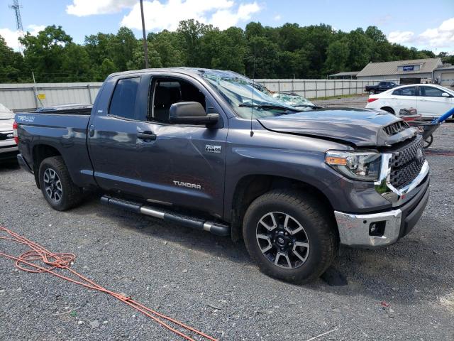 5TFUY5F1XJX697502 - 2018 TOYOTA TUNDRA DOUBLE CAB SR/SR5 GRAY photo 4