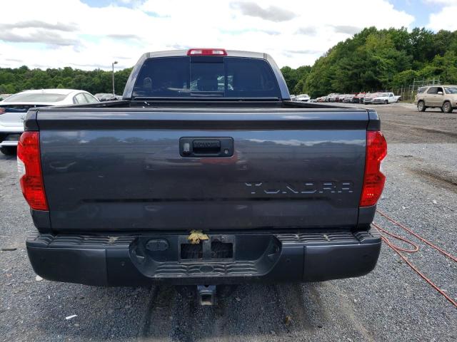 5TFUY5F1XJX697502 - 2018 TOYOTA TUNDRA DOUBLE CAB SR/SR5 GRAY photo 6