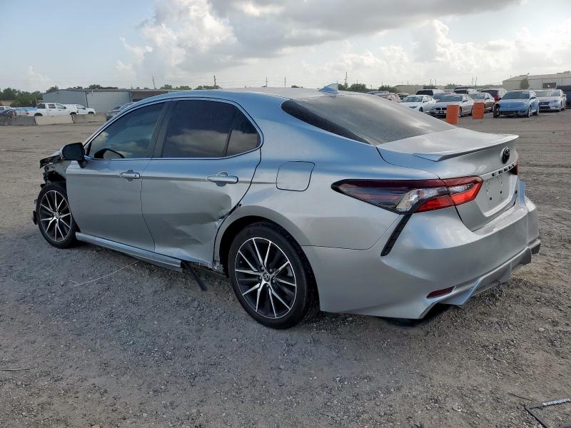 4T1G11AK6PU802570 - 2023 TOYOTA CAMRY SE NIGHT SHADE SILVER photo 2