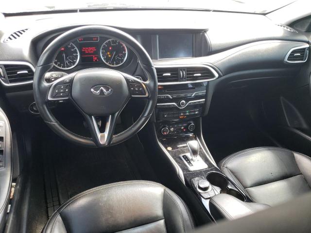 SJKCH5CP1JA060762 - 2018 INFINITI QX30 BASE فضي صورة 8