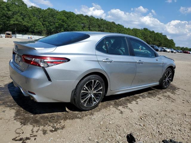 4T1B11HK9JU585278 - 2018 TOYOTA CAMRY L SILVER photo 3