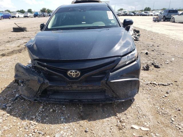 4T1G11AK0NU714076 - 2022 TOYOTA CAMRY SE შავი ფოტო 5