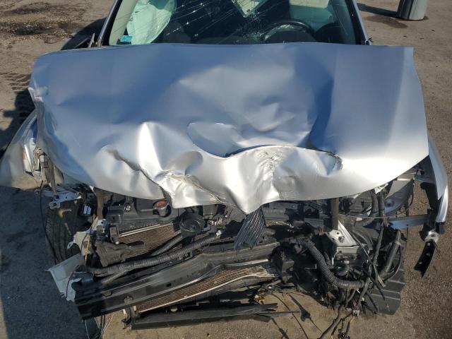 KNMAT2MT4JP571978 - 2018 NISSAN ROGUE S ვერცხლისფერი ფოტო 12