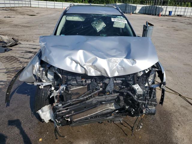 KNMAT2MT4JP571978 - 2018 NISSAN ROGUE S ვერცხლისფერი ფოტო 5