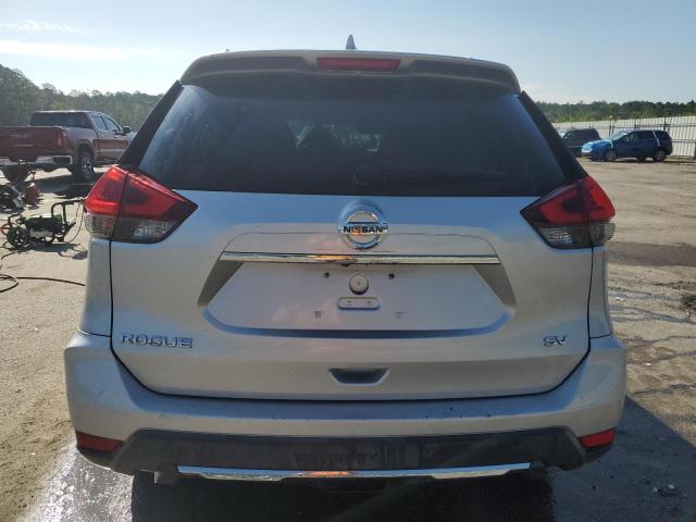 KNMAT2MT4JP571978 - 2018 NISSAN ROGUE S ვერცხლისფერი ფოტო 6