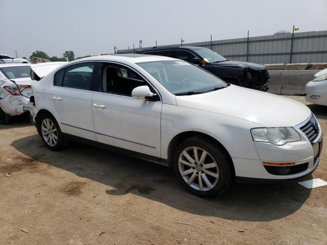 WVWJK7AN0AE164774 - 2010 VOLKSWAGEN PASSAT KOMFORT WHITE photo 4