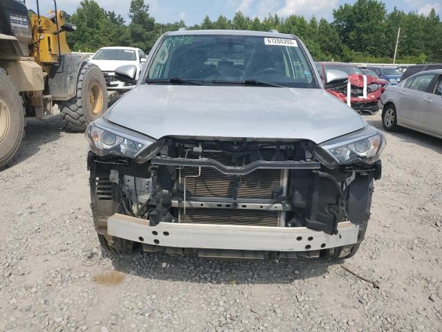 JTEBU5JR6J5566753 - 2018 TOYOTA 4RUNNER SR5/SR5 PREMIUM 银色 照片 5