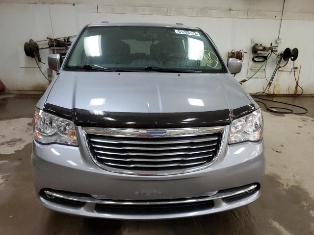 2C4RC1BG7FR505773 - 2015 CHRYSLER TOWN & COU TOURING 银色 照片 5