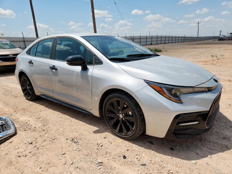 5YFS4MCE5NP123012 - 2022 TOYOTA COROLLA SE Արծաթագույն լուսանկար 4