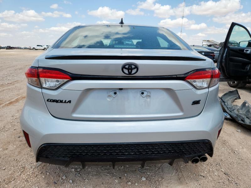 5YFS4MCE5NP123012 - 2022 TOYOTA COROLLA SE Արծաթագույն լուսանկար 6