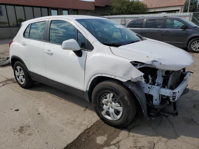 3GNCJKSB8JL319713 - 2018 CHEVROLET TRAX LS WHITE photo 4