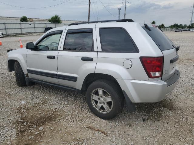 1J4GR48K85C684667 - 2005 JEEP GRAND CHER LAREDO Gümüş fotoğraf 2