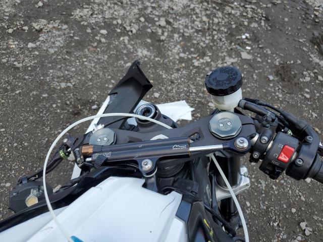 JKAZXCK15EA009640 - 2014 KAWASAKI ZX1000 K WHITE photo 8