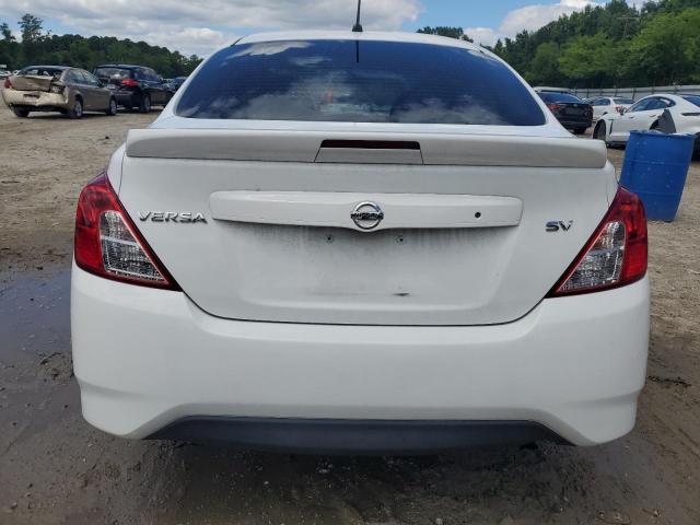 3N1CN7AP4JL875012 - 2018 NISSAN VERSA S WHITE photo 6