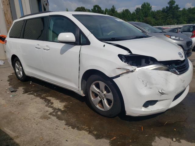 5TDKK3DCXES485311 - 2014 TOYOTA SIENNA LE WHITE photo 4