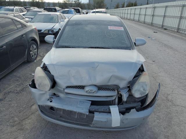 KMHCM36C19U137602 - 2009 HYUNDAI ACCENT GS SILVER photo 5