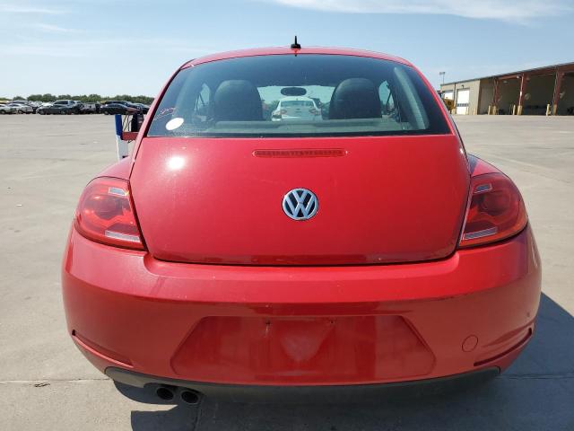 3VWJX7AT4DM605978 - 2013 VOLKSWAGEN BEETLE RED photo 6