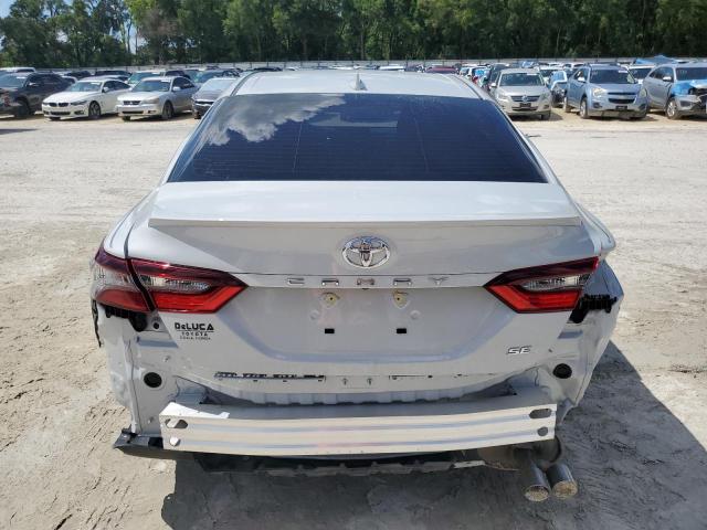 4T1G11AK0RU220483 - 2024 TOYOTA CAMRY SE NIGHT SHADE SILVER photo 6