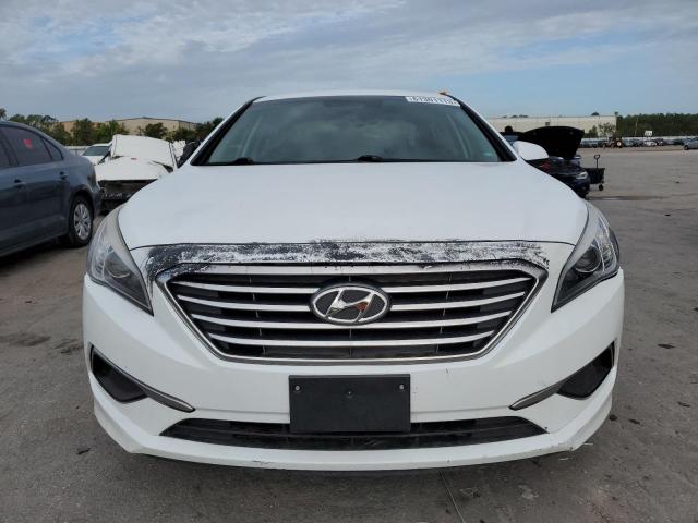 5NPE24AF4HH565022 - 2017 HYUNDAI SONATA SE WHITE photo 5