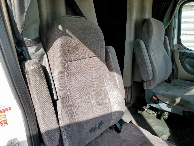 1FUJGLDR5CSBP6850 - 2012 FREIGHTLINER CASCADIA 1 Biały zdjęcie 6