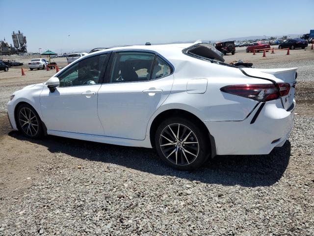 4T1G11AK2RU895588 - 2024 TOYOTA CAMRY SE NIGHT SHADE WHITE photo 2