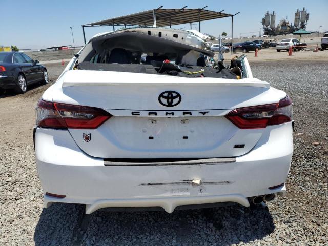 4T1G11AK2RU895588 - 2024 TOYOTA CAMRY SE NIGHT SHADE WHITE photo 6
