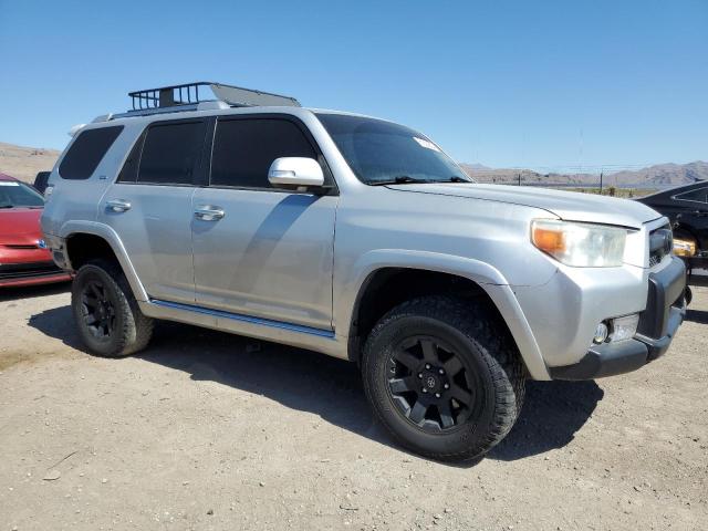 JTEZU5JR3C5039528 - 2012 TOYOTA 4RUNNER SR5 SILVER photo 4