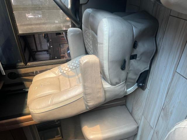 4UZACHFC1MCMT3659 - 2021 FREIGHTLINER CHASSIS XC შავი ფოტო 5