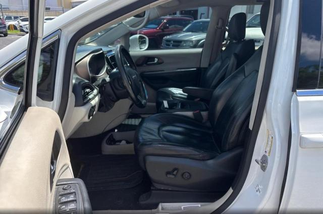 2C4RC1BG8KR537531 - 2019 CHRYSLER PACIFICA TOURING L WHITE photo 5