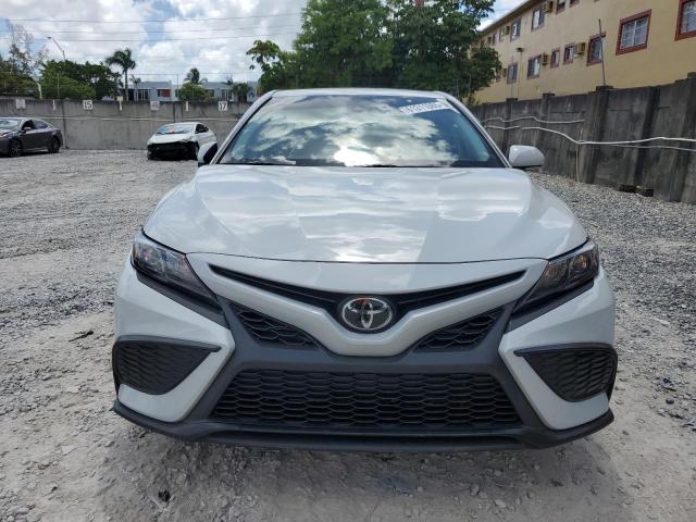 4T1G11AK1PU179522 - 2023 TOYOTA CAMRY SE NIGHT SHADE WHITE photo 5